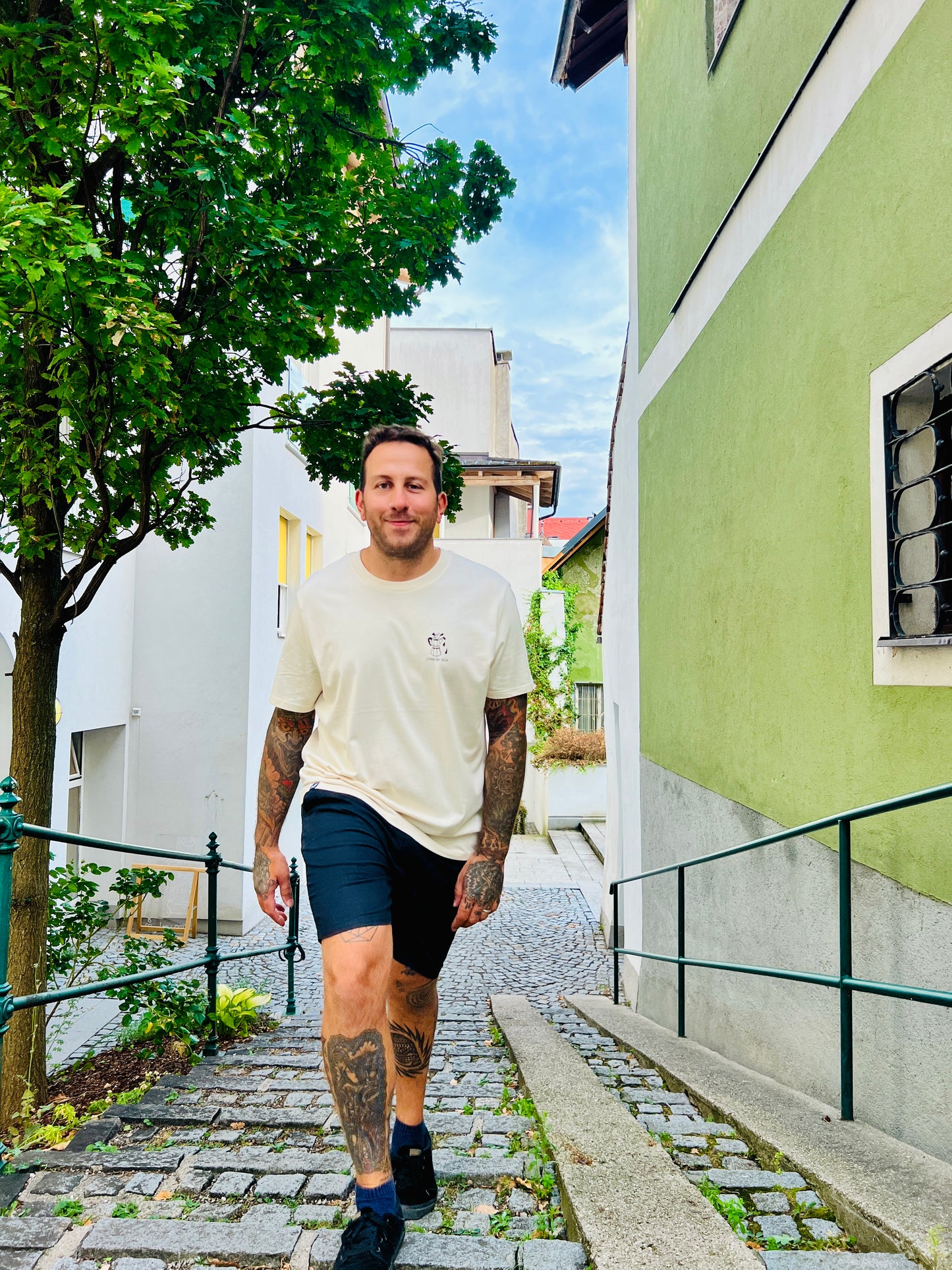 Unisex Coffee T-Shirt "Schwarzes Gold" in naturweiß