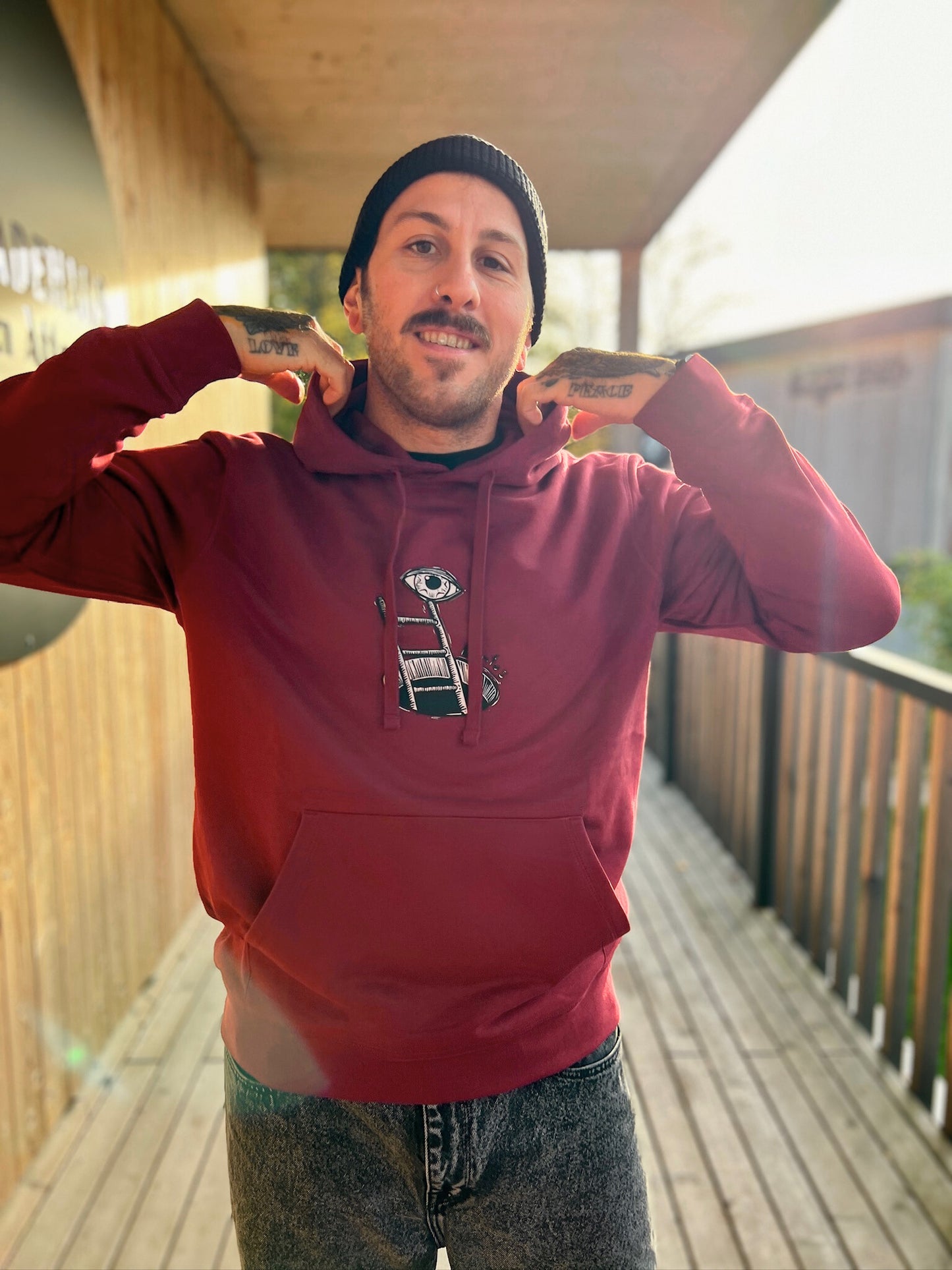 Hoodie Unisex in burgunderrot "Better watch out"