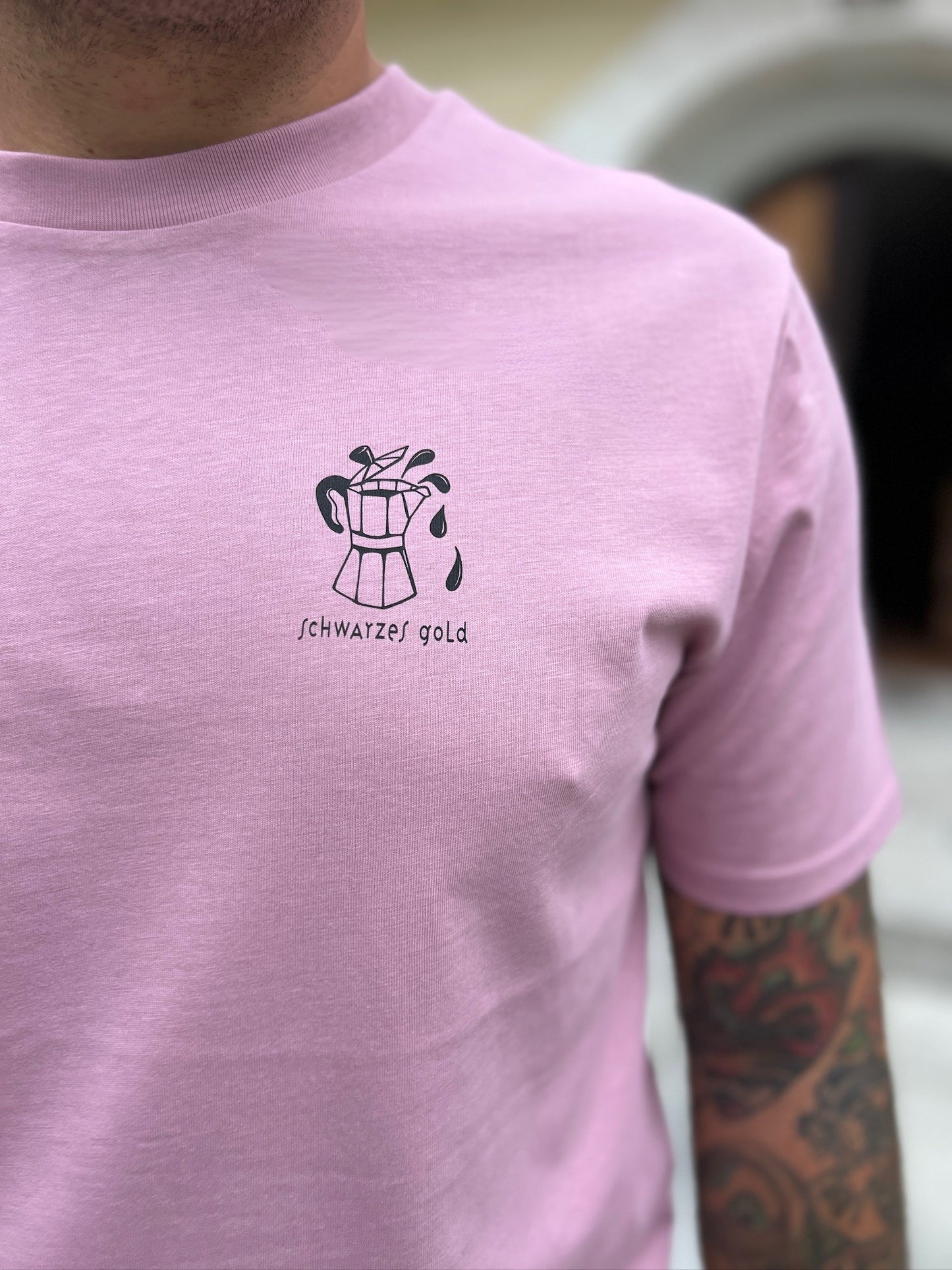Unisex Coffee T-Shirt "Schwarzes Gold" pink-ish