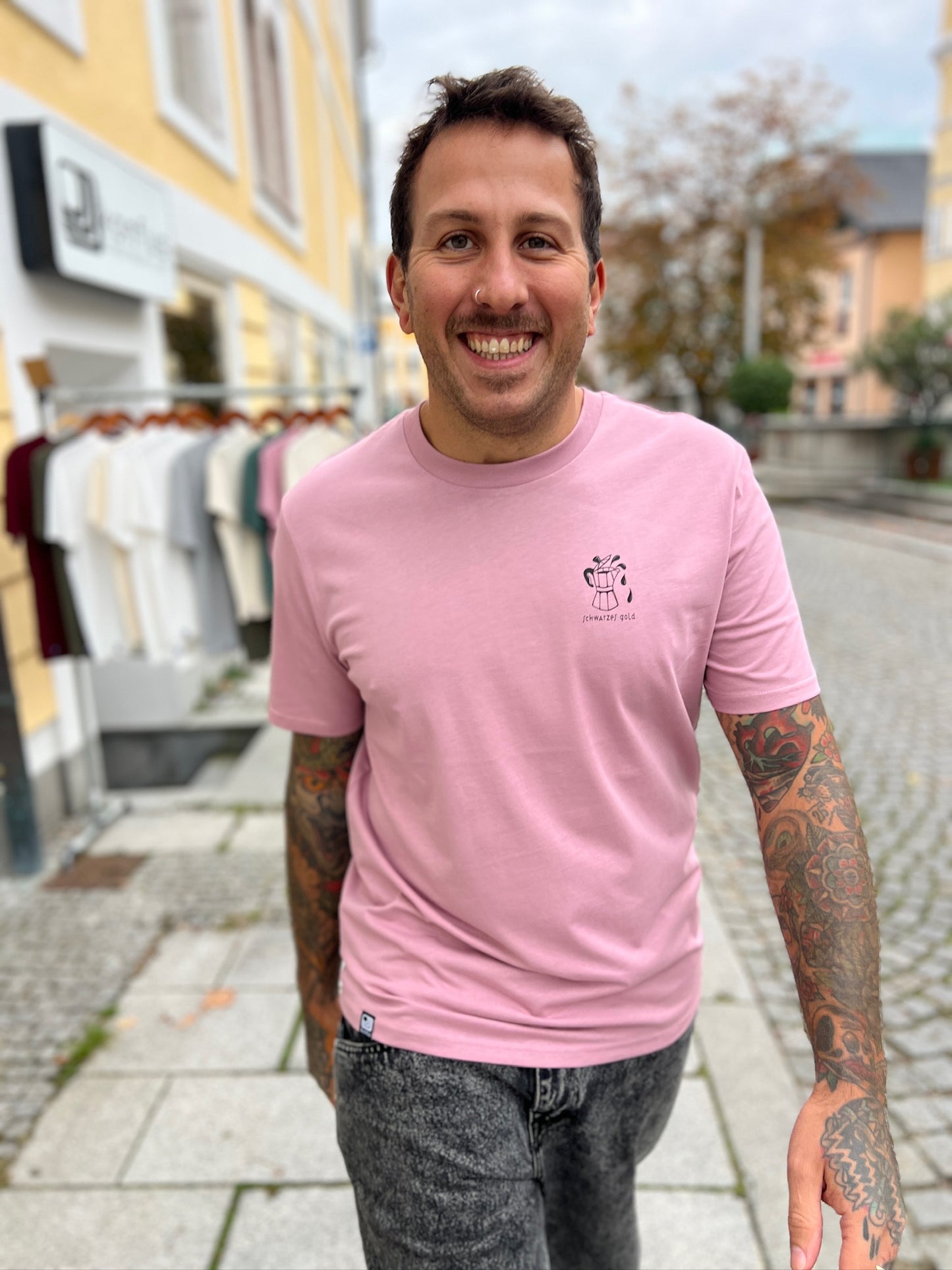 Unisex Coffee T-Shirt "Schwarzes Gold" pink-ish