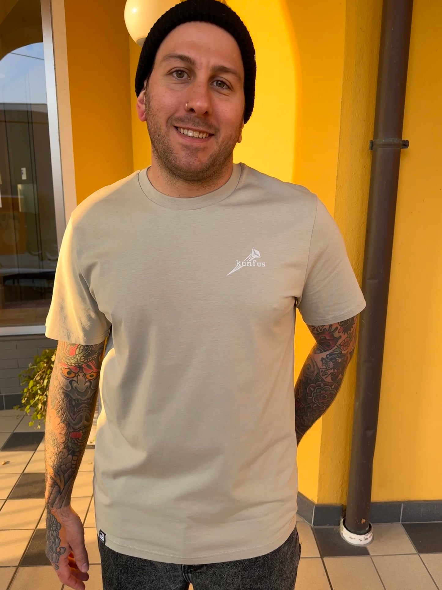 Unisex T-Shirt "Nailed It" Salbeigrün