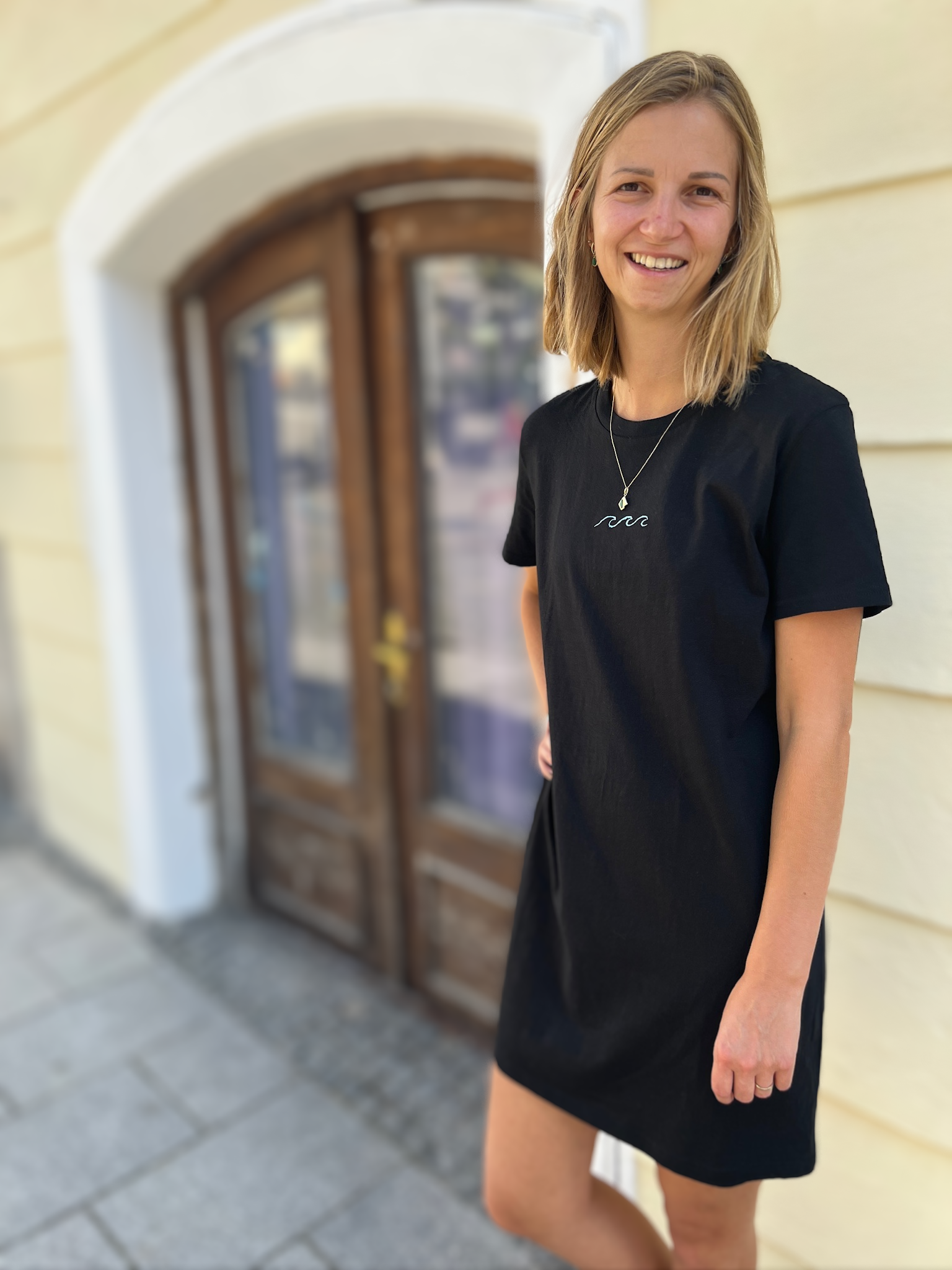 T-Shirt Kleid aus Biobaumwolle in Schwarz