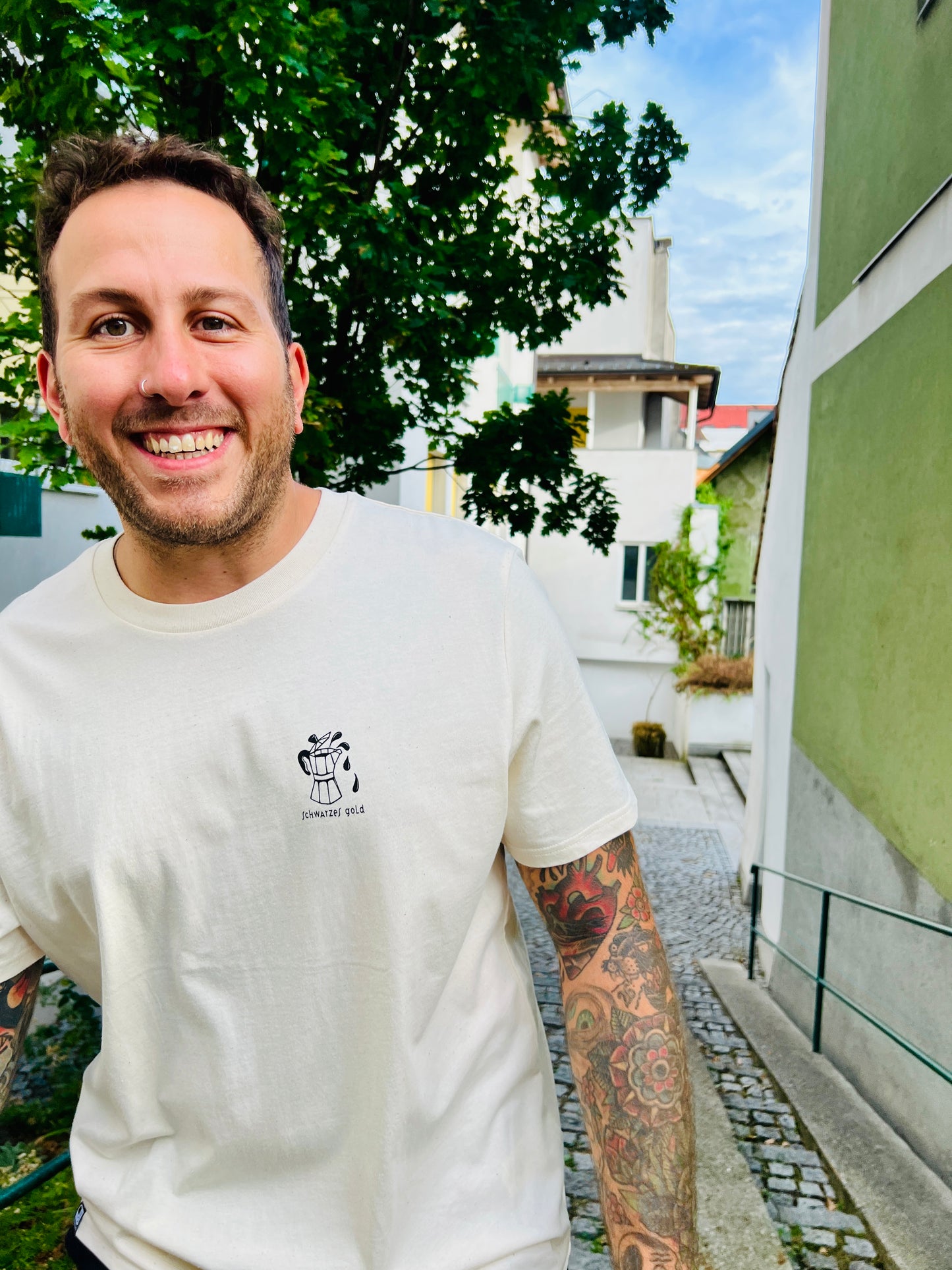 Unisex Coffee T-Shirt "Schwarzes Gold" in naturweiß