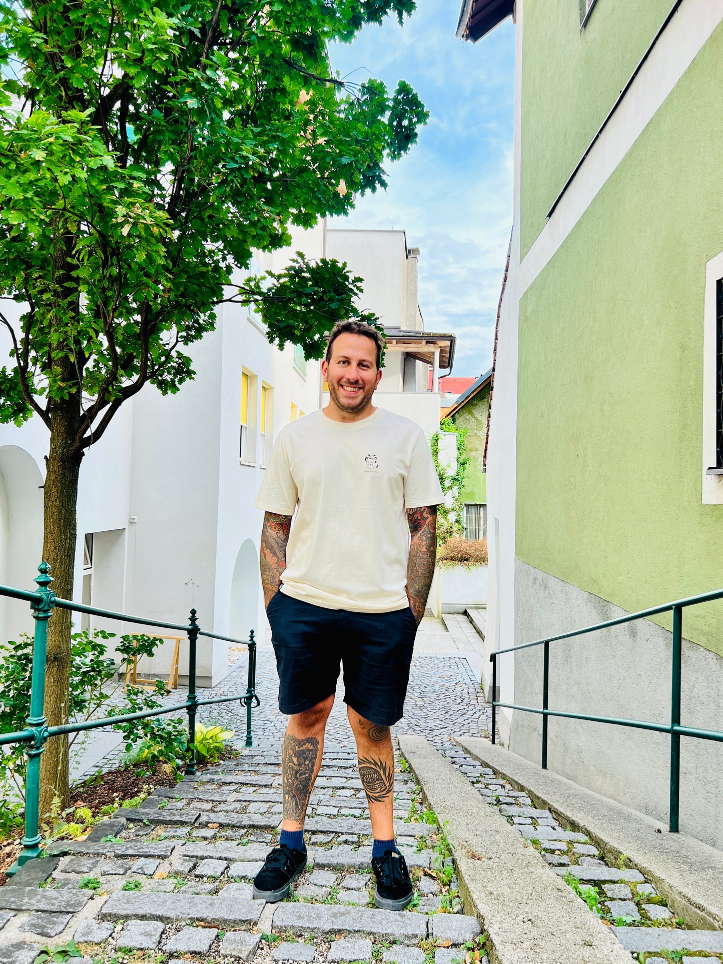 Unisex Coffee T-Shirt "Schwarzes Gold" in naturweiß