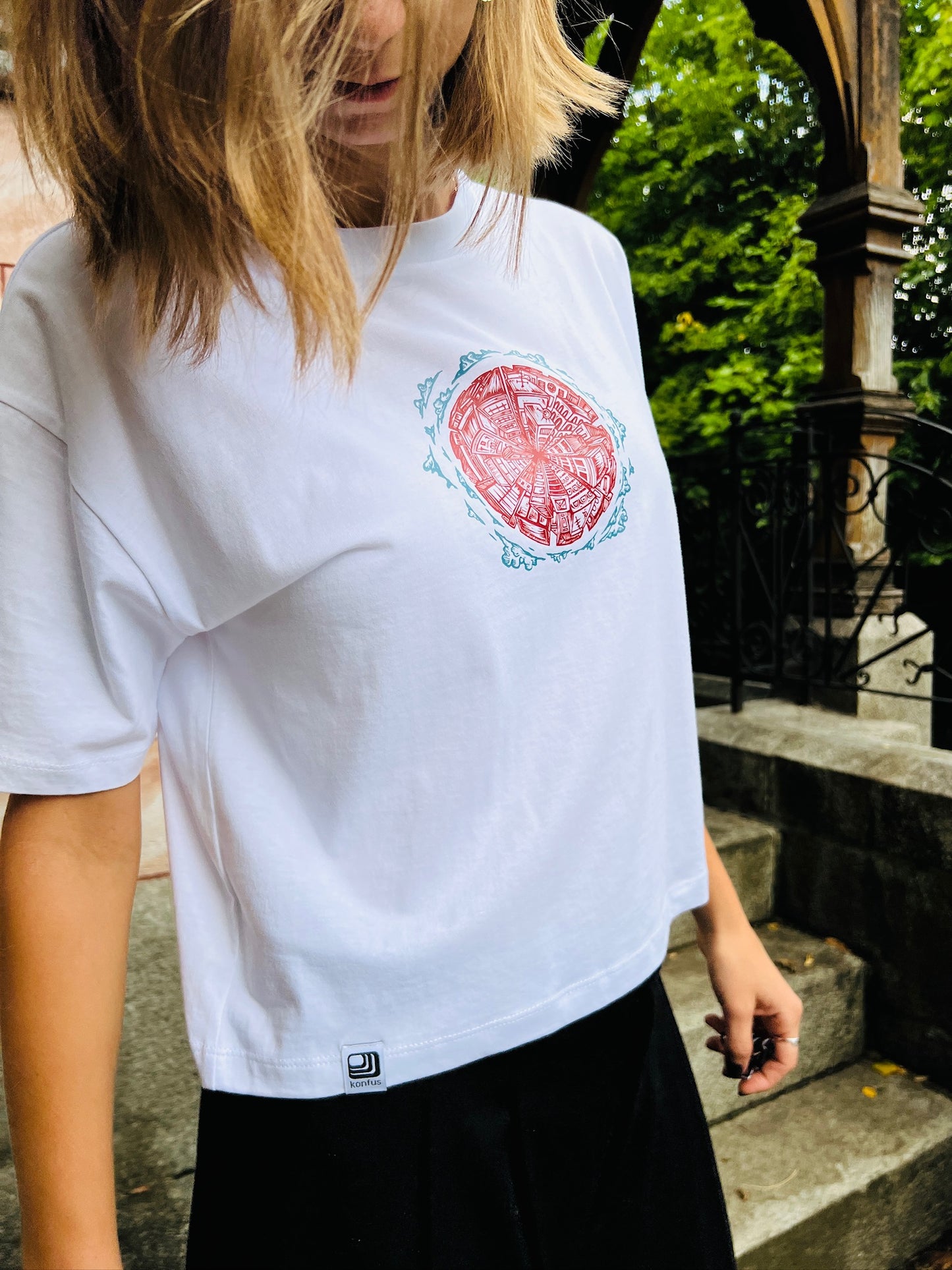Frauen T-Shirt "Concrete Jungle“ in weiß